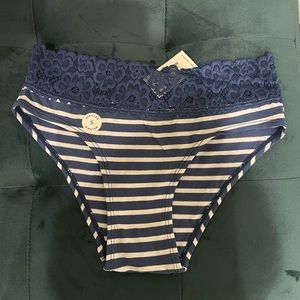 I am selling BRAND NEW Lace Hipster Panties. Aeropostale Size Small.